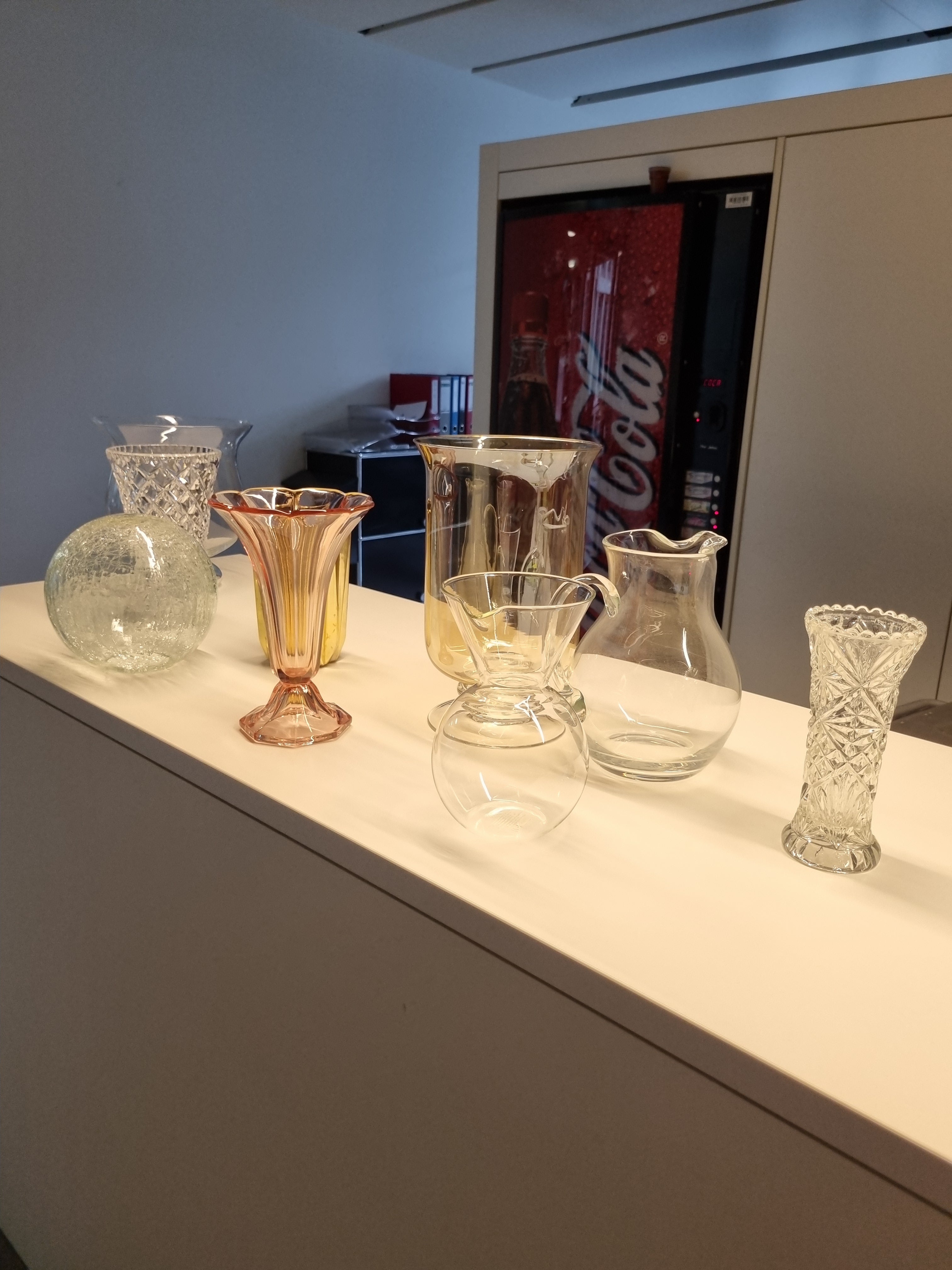 Verschiedene Vasen aus Glas