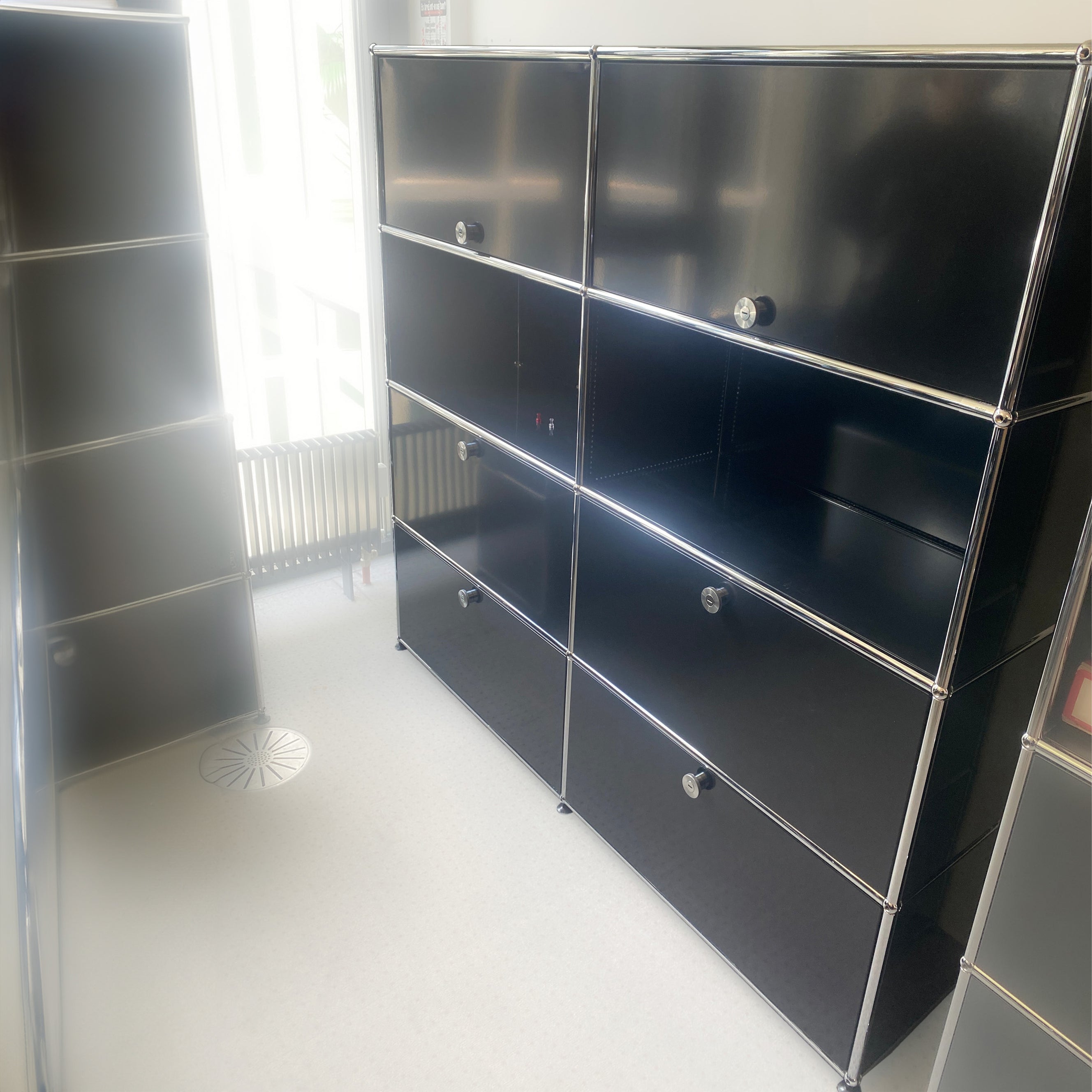 USM Highboard 2x4 schwarz offen 1218