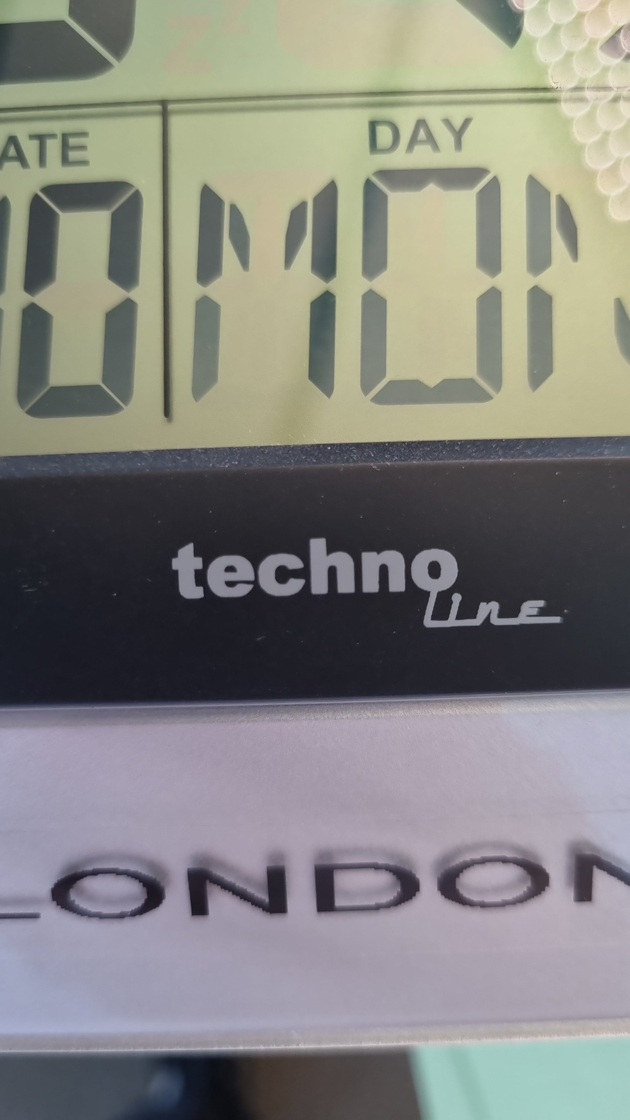 Digital Uhr von Techno Line FF15