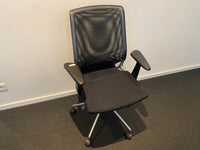 Vitra Meda Chair mit Leder Armlehnen