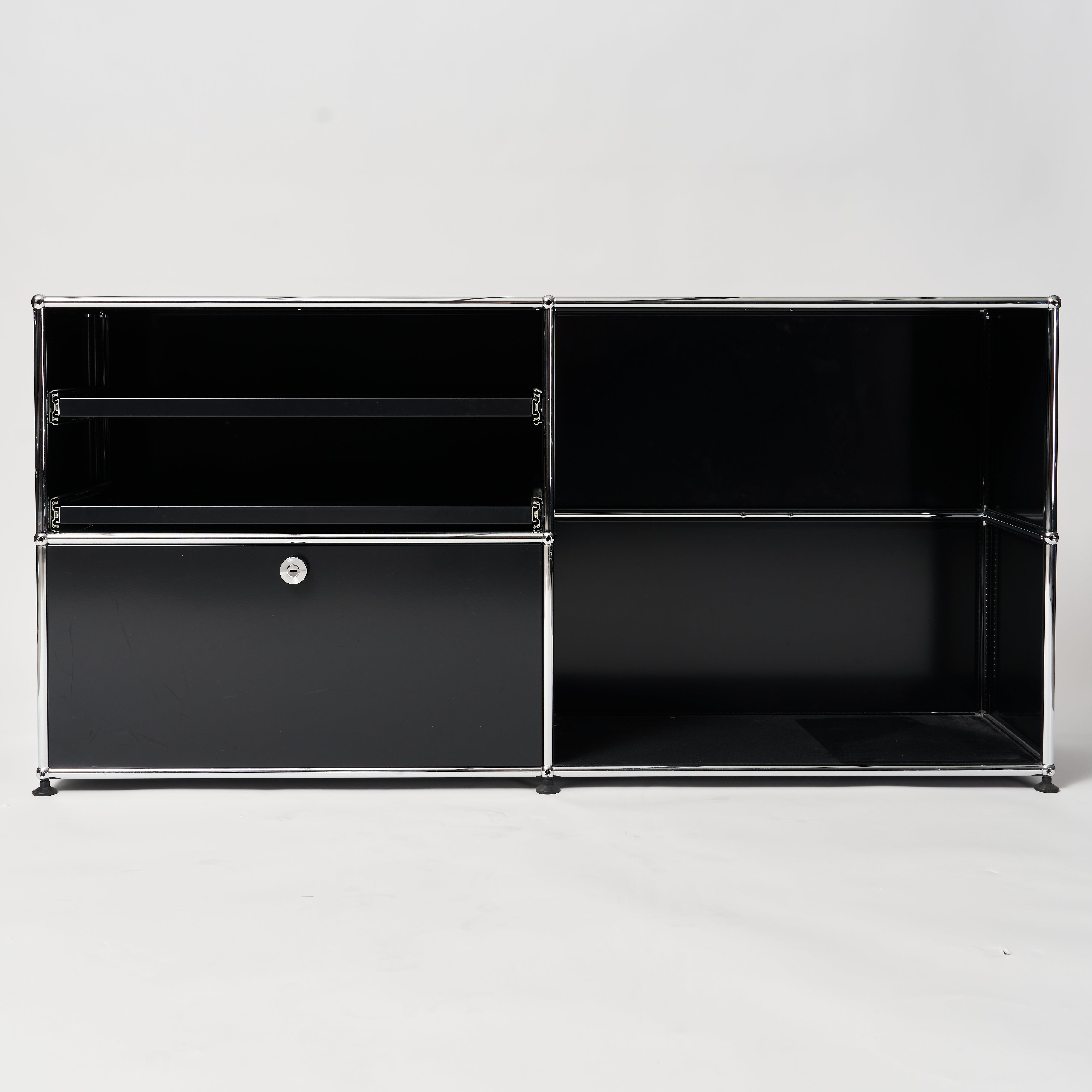 Testprodukt: USM Sideboard 2x2 schwarz offen