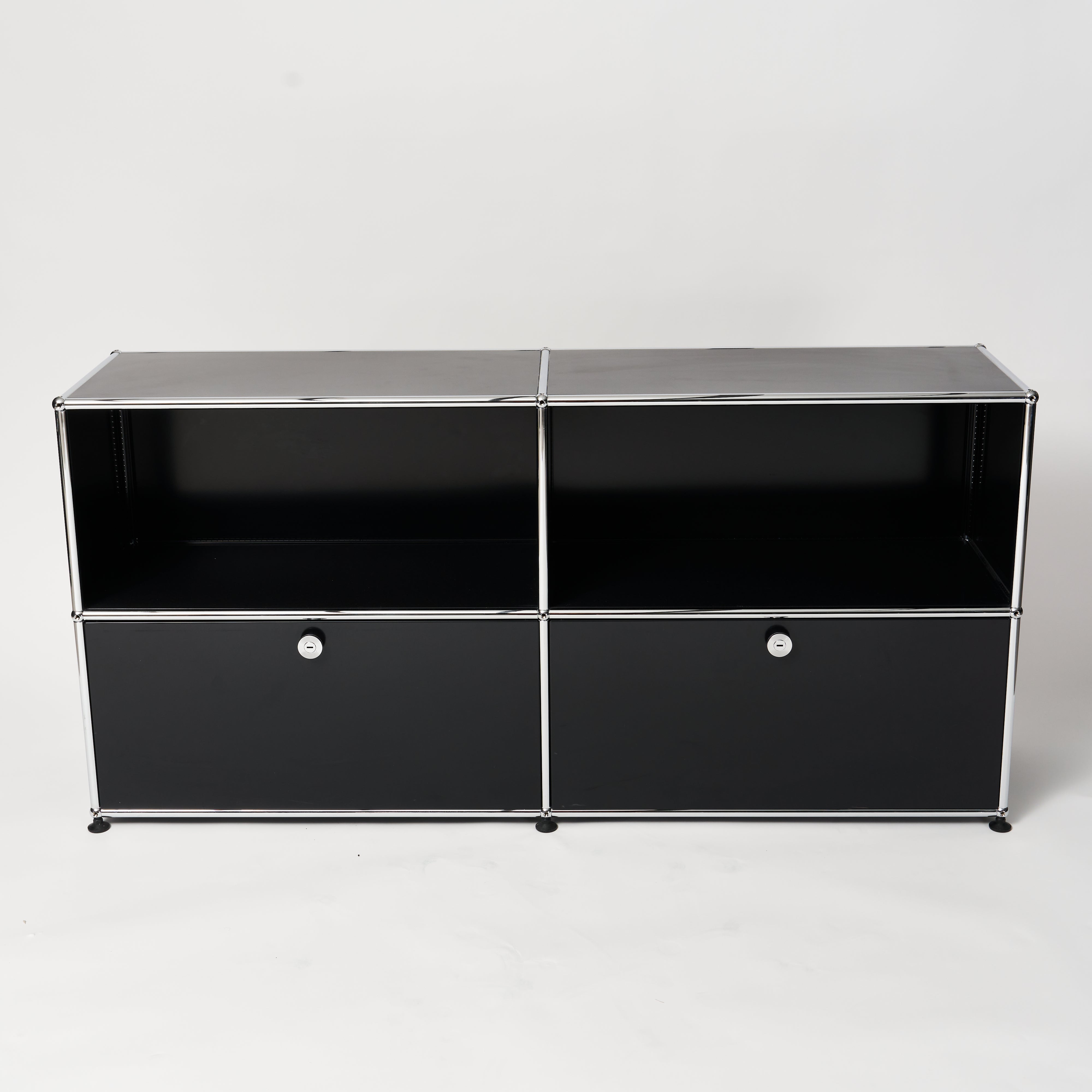 Testprodukt: USM Sideboard 2x2 schwarz offen