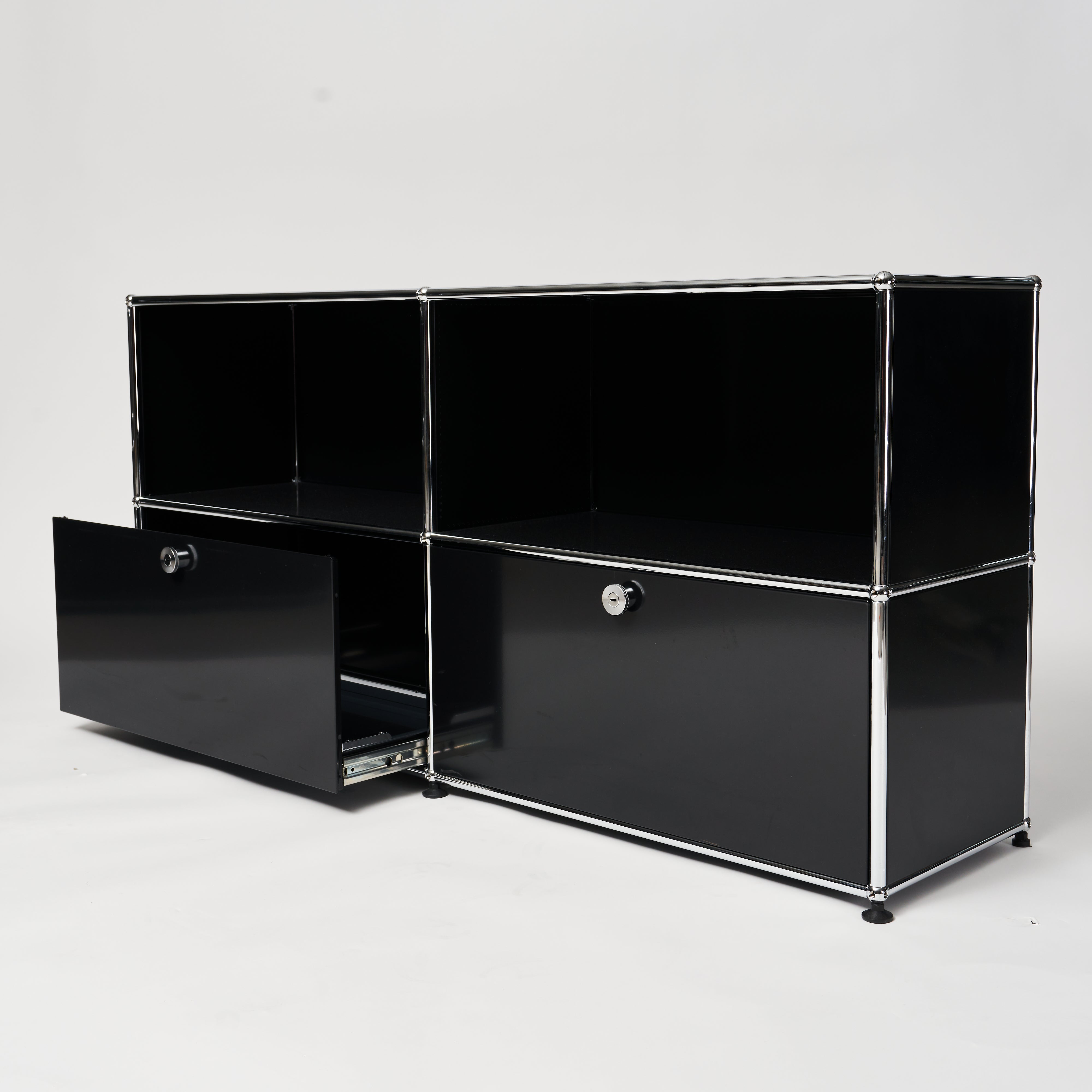 Testprodukt: USM Sideboard 2x2 schwarz offen