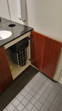 WC-Schrank inkl. Lavabo und Spiegel