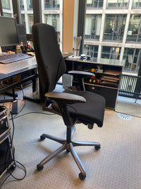 Giroflex Bürodrehstuhl mit Armlehne Schwarz  1170